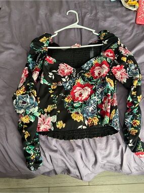 Floral Off-Shoulder Long Sleeve Crop Top - Black